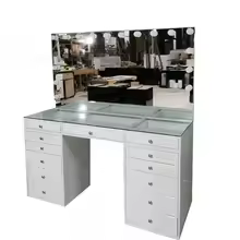 Foreign beauty salon dresser